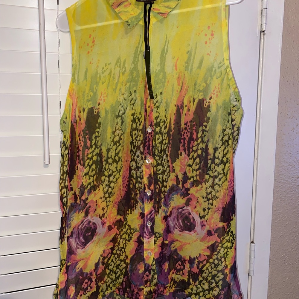 Sleeveless shear blouse